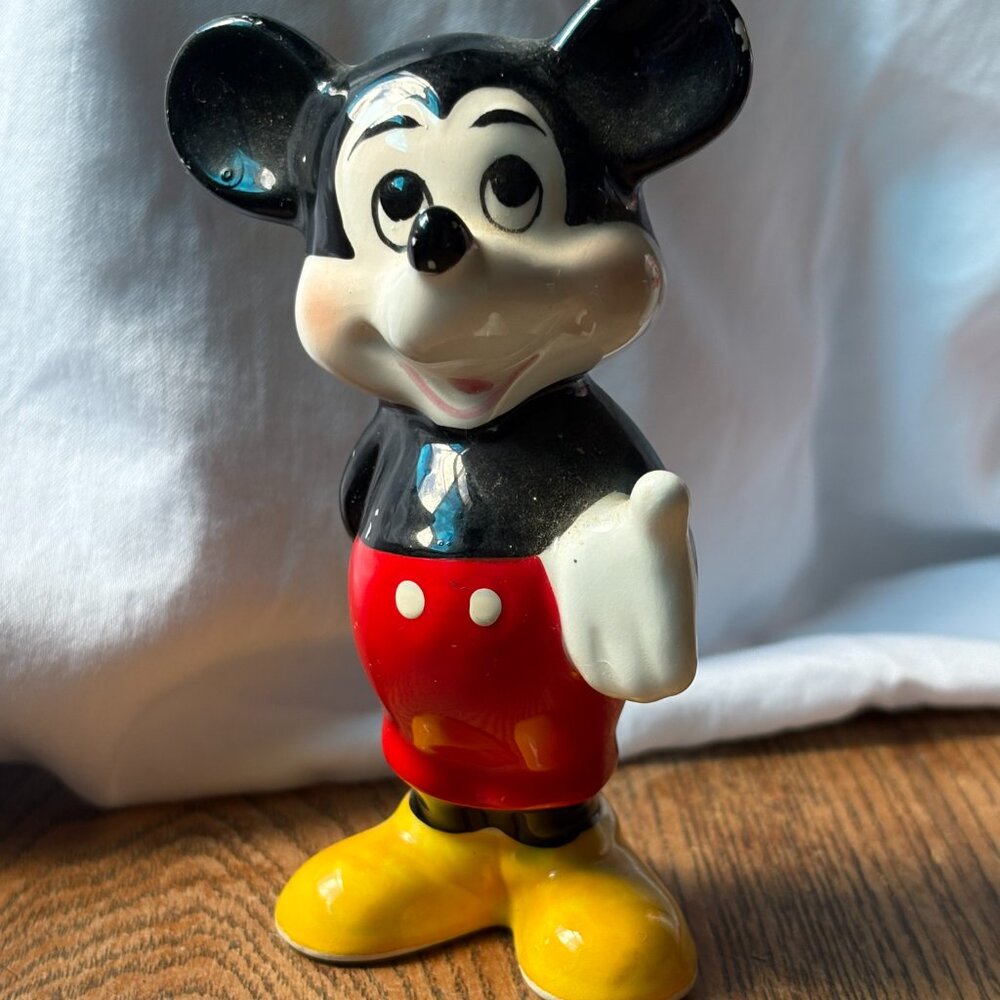 🎩 Vintage Walt Disney Mickey Mouse Ceramic Figurine Made in Japan (1970s–1980s)